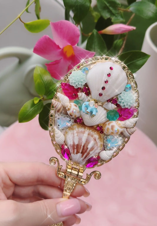 'Etty's Electric Bloom' – Guild Gold Seashell Mirror
