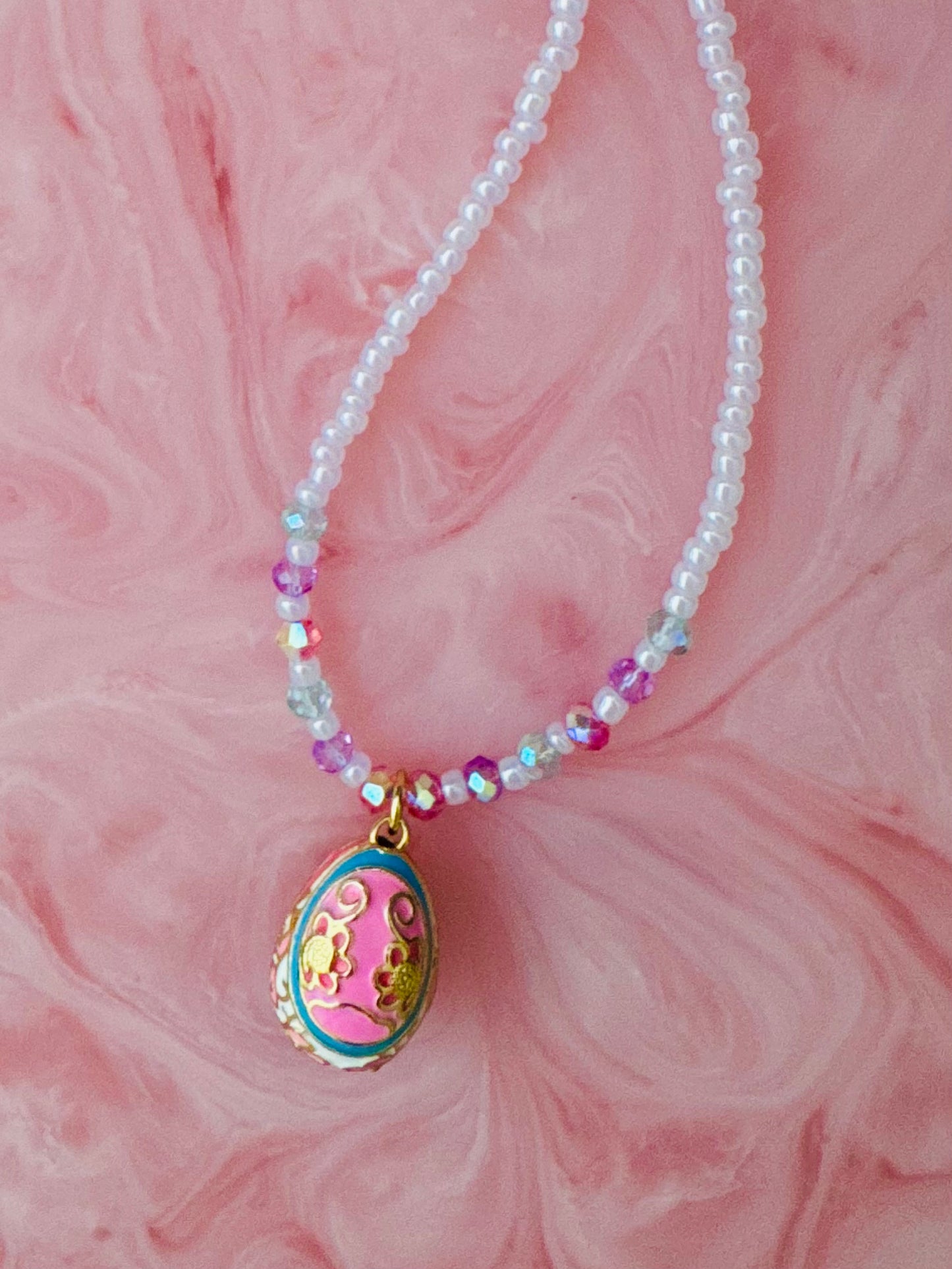 スワロフスキークリスタルを使用したハンドメイドのビーズネックレス