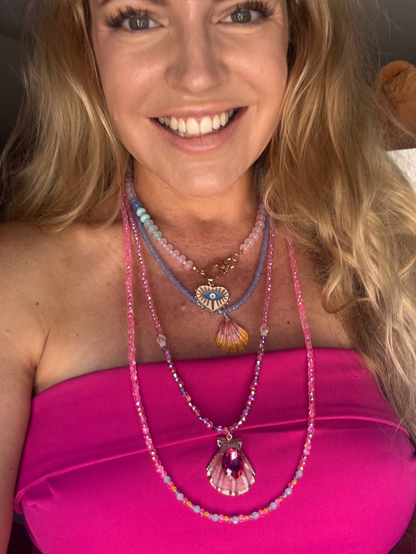 スワロフスキークリスタルを使用したハンドメイドのビーズネックレス