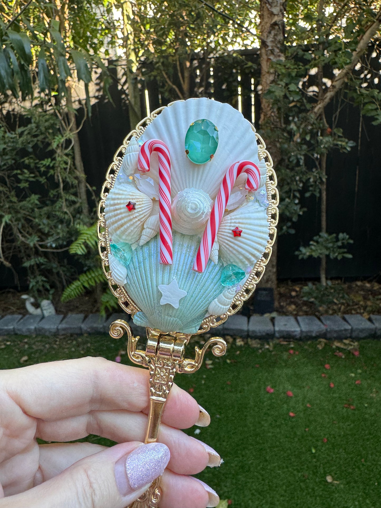 'Candy Cane Shores' - Guilt Gold Seashell Mirror 🎄✨