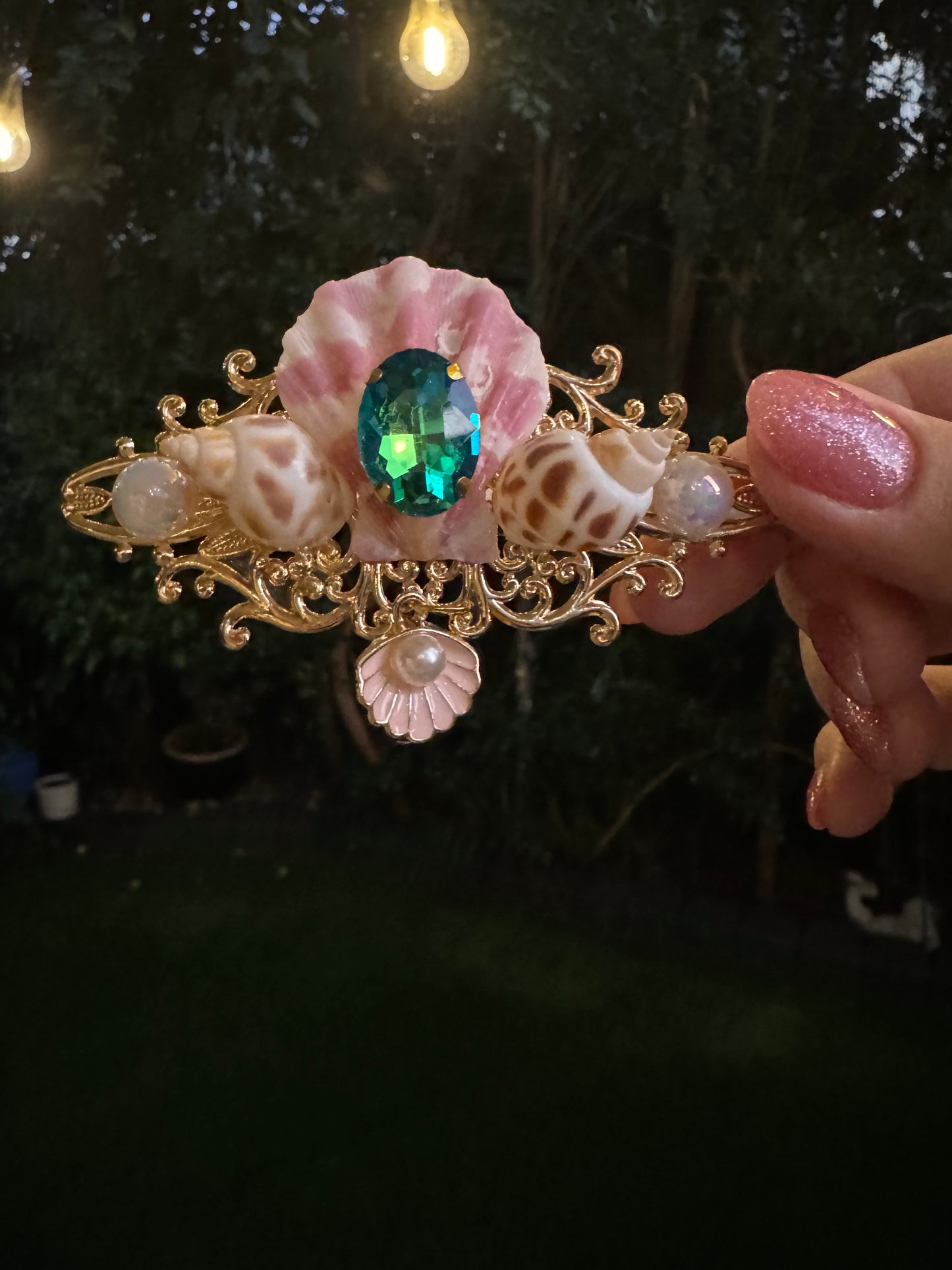 🌸Strawberry Scallop Statement Clip 🌸