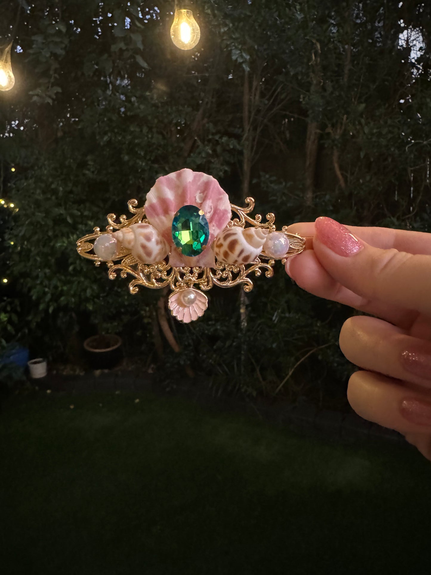 🌸Strawberry Scallop Statement Clip 🌸