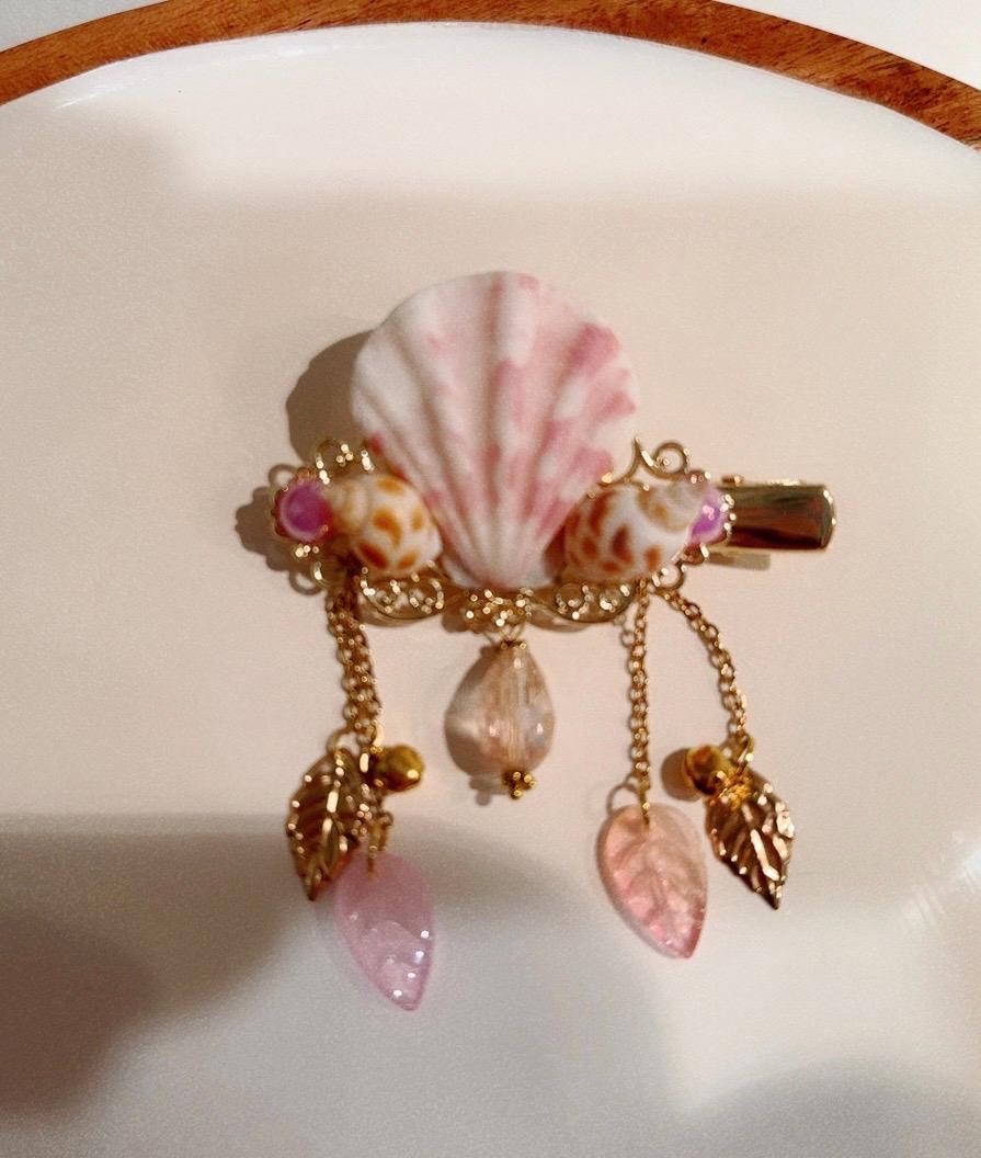 Beautiful Shell hairclip, fantasy hair accessory, mermaid hair, wedding hair, gold hairclip, wedding accessory, bridesmaid accessory, shells