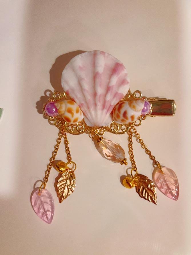 Beautiful Shell hairclip, fantasy hair accessory, mermaid hair, wedding hair, gold hairclip, wedding accessory, bridesmaid accessory, shells
